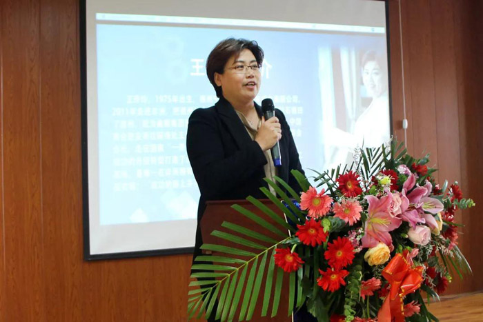 德商商會會長王玲玲女士發(fā)表了演講